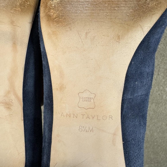 Ann Taylor Shoes Womens 8.5 Blue Suede Tassel Pointed Toe Kitten Heel Pumps - Picture 9 of 9